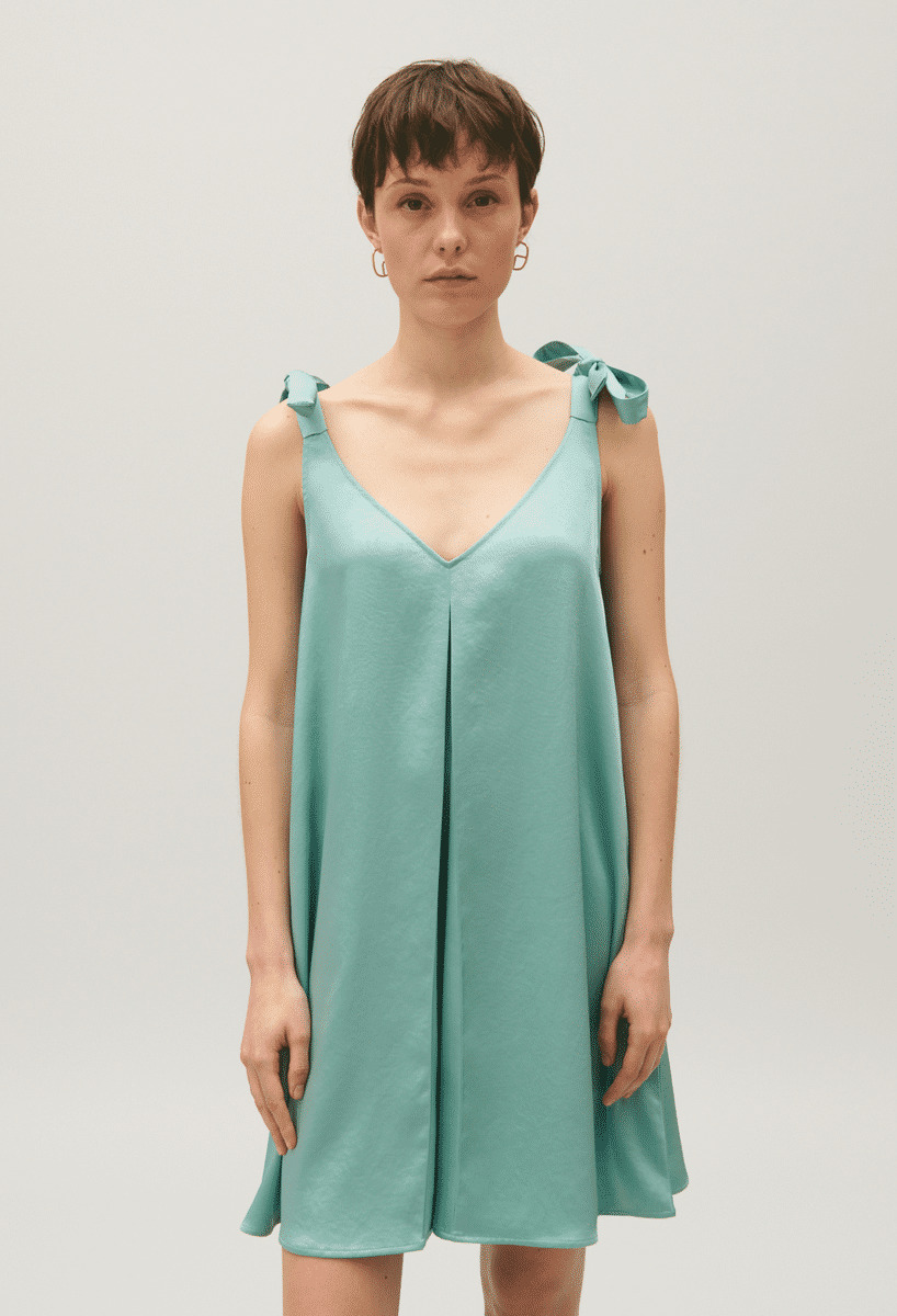 Robe courte satinée vert d'eau