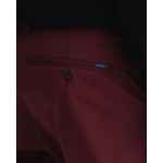 Pantalon chino slim fit en sergé