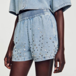 Short large en denim orné de strass