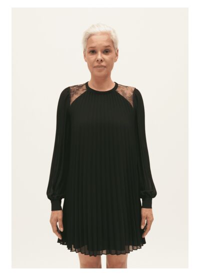 Robe courte plissée noire